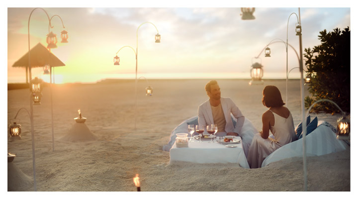 A private sandbank dining experience surrounded by the Indian Ocean