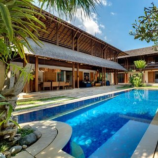 villa overview from entrance