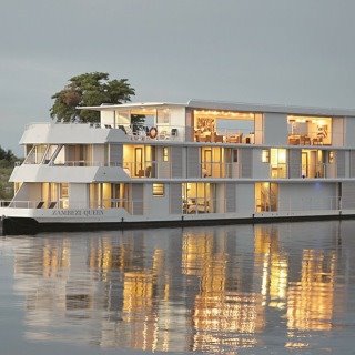 zambezi queen boat