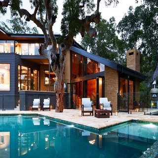 picture of pretty beach house