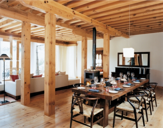 Como villa dining room