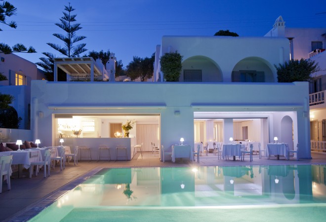 Poolside Dining