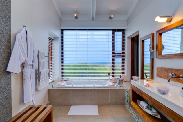 Forest Lodge Suite Bathroom