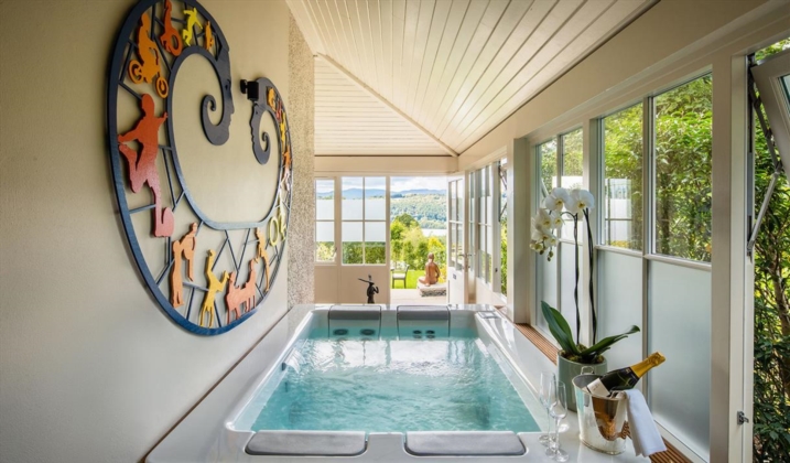Hot tub suite