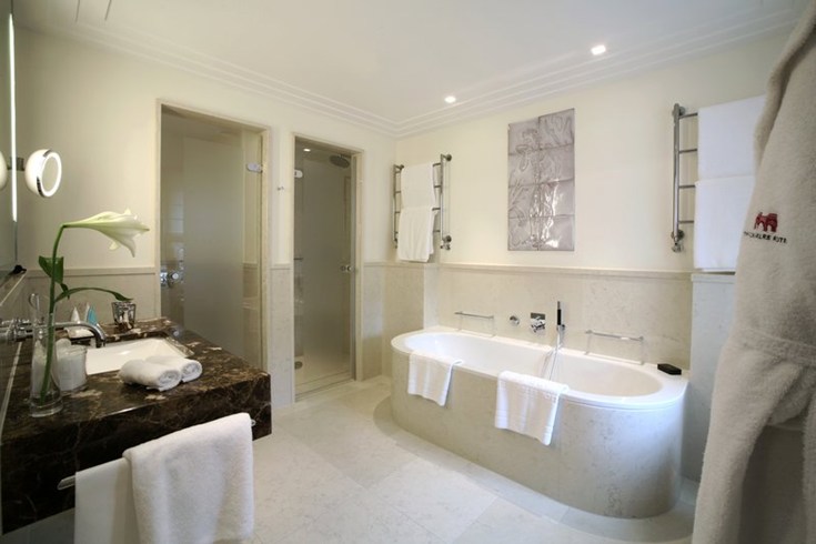 Executive suite Bathroom